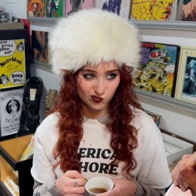 tomuchgaga's profile picture. 🌸₊˚🩰♡ jovem senhora que ama café, shakira, lady gaga, britney spears, rihanna, novelas mexicanas e futebol ⚽ ☕ ˚₊‧🎀₊˚