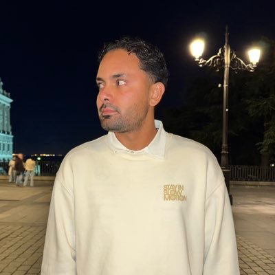 luiseduzg's profile picture. quizás ya tenga algo mejor que poner aquí, pero prefiero todavía dejarlo así🧍🏽‍♂️