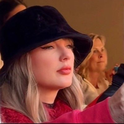 thealcchemy's profile picture. currently listening to i hate it here