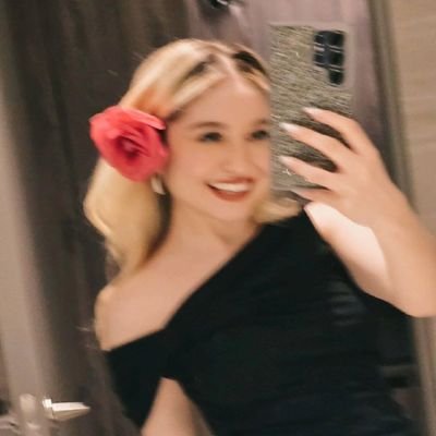 itsdizis's profile picture. 