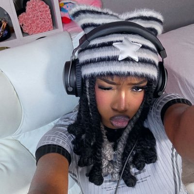 cutegunzx's profile picture. I used to be a blossom but now im more of a buttercup | Partners: @corsair, @gfuel, @EA 💌: Cutegunzplays@gmail.com