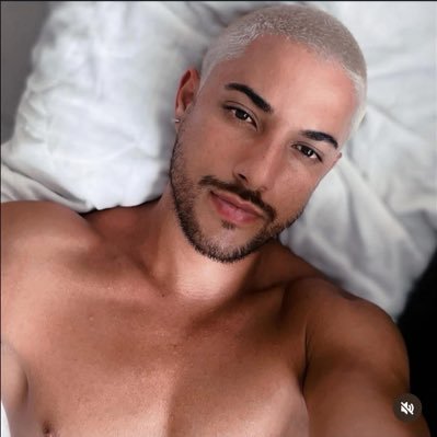 Viskyon's profile picture. Subscribe 🍊 https://t.co/kd99cWbOwS