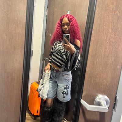 victorianeseg's profile picture. Writer | Digital marketer | Media Strategist | Loctician | The weapon fashioned against patriarchy