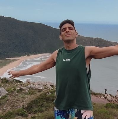 Gaufgang's profile picture. Creative Director | Mentor | Helping teams create, grow, and succeed | Improv actor