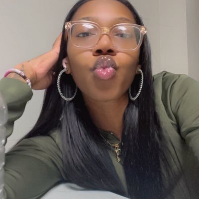 Natiaa__'s profile picture. 