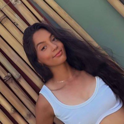 karenncrf7's profile picture. 