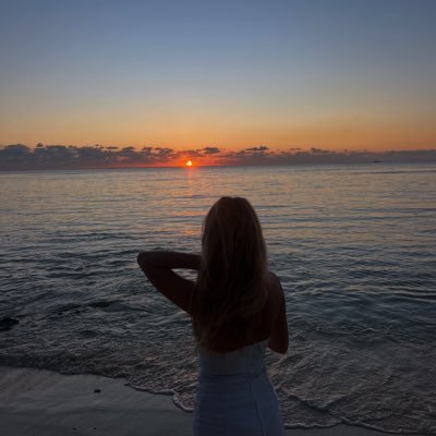 Maevouneee's profile picture. prends ce qu’Il te donne même si on a pas la même part