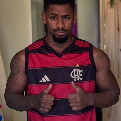 vitinh33's profile picture. informando aos navegante q o cara da ft , namora 🙃🕺