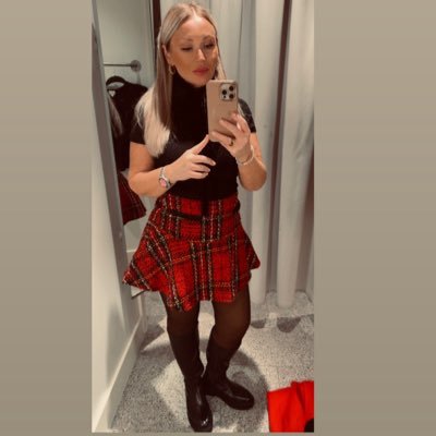 Sparkle74's profile picture. NUFC season ticket holder, home and away supporter. All views my own.  Senior leader in education.  Loves a selfie, cake and vino-not necessarily in that order.