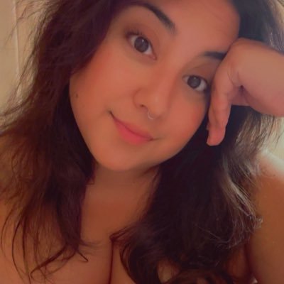 Darlinggoosey's profile picture. Your honor, I’m just a bi girl 32 She/Her 🪿💜💙💖