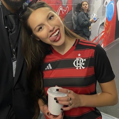 rayleighjeans's profile picture. Muito rock, taylor swift, flamengo, mma, dc comics e engenharia elétrica ufpr.