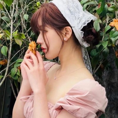 zhaoroosy's profile picture. 💭♥️ “86th Issue?!” @Eudwoo, talking about an Ice Princess whose her silhouette sovereign haunts La Revista’s castle. And shoo! Back off if you’re down to her.