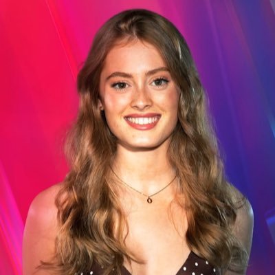 charts0livia's profile picture. por las precarias ☭ ✊🏻 reina de nueva delhi 🇮🇳