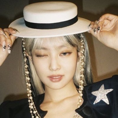 nuguanagrande's profile picture. boy group + male artist anti