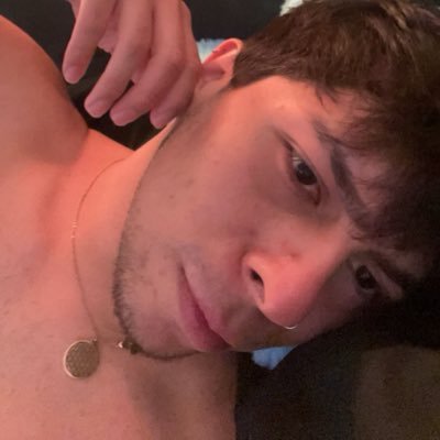 criz_huh's profile picture. https://t.co/ubq9mhnmDy  on the cusp of gemini and cancer, take your pick