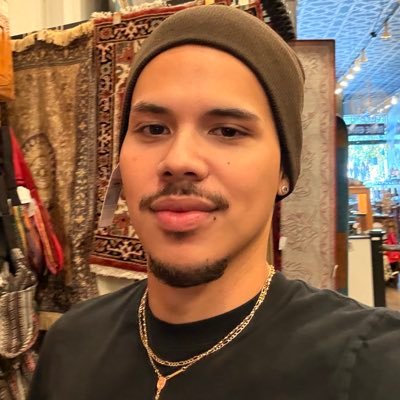 Adrianxcarr's profile picture. 