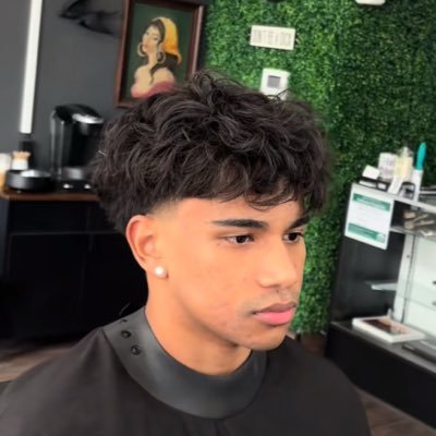 Julian749576's profile picture. 