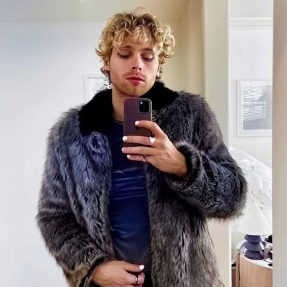 lloverofmine's profile picture. 