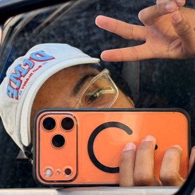 clnrt787's profile picture. intrusive thoughts go here