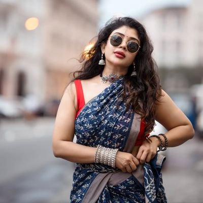charmingsowmi1's profile picture. Addictive & Alluring  |Exploring the poetic side of Romance |  👿 misunderstood as an 😇| Married|Bestie love for life @aditiswirls #sowditi😍