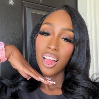 numbaonethreat1's profile picture. love & fly shit ★🫧 🎧🎀🛫☁️