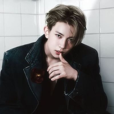 lastlightfall's profile picture. 241212 2022: my castle's crumbling down, and ... no, you don't want to know me; i will just let you down.