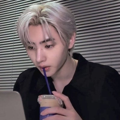 welltstars's profile picture. 