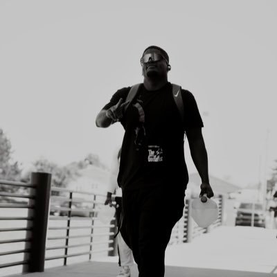 1RobertGivens's profile picture. 22        UCO💙🤟🏾