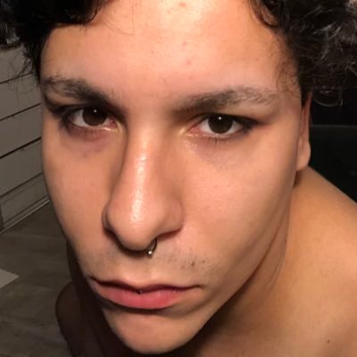 samfucksam's profile picture. crumbling sadly i’m sorry