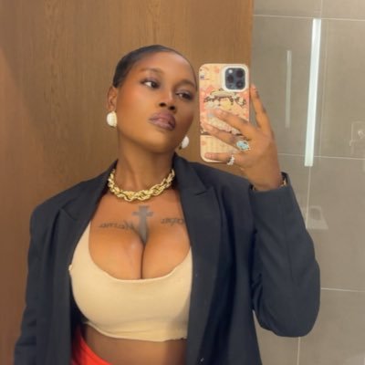 LysetteN's profile picture. mode addict à la mode \\ je crois je suis bipolaire, psaumes23🙏🏾