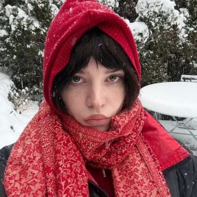 oneroomgay's profile picture. y eso q tiene que ver con que Luffy será rey de los piratas 👩🏻‍💻