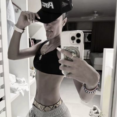 reflejarla's profile picture. 