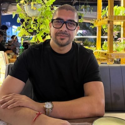 davetweetlive's profile picture. 