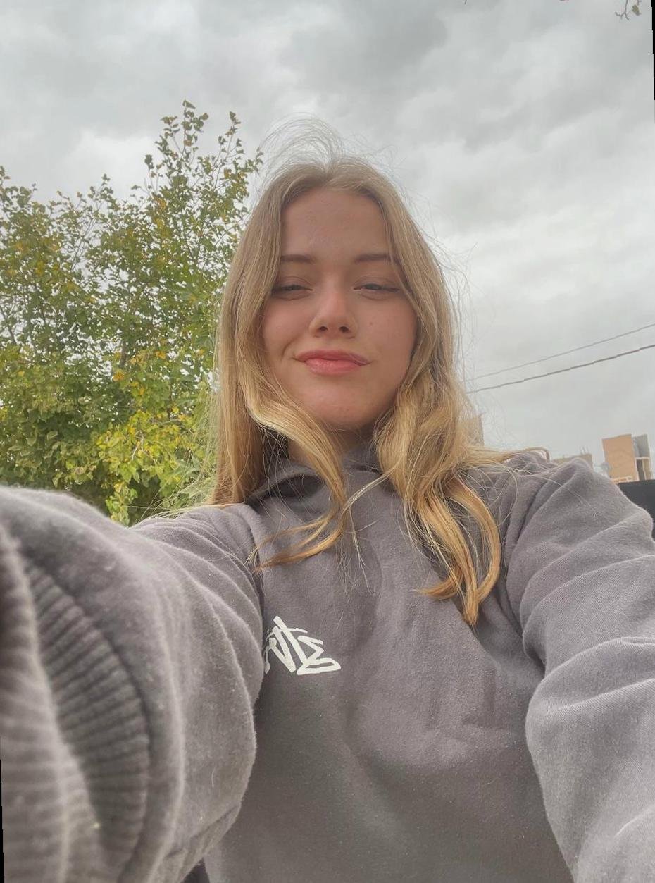 Major0_mzKh's profile picture. 21 🤍 old page fried so i respawned here :/ part-time girlboss full-time snack goblin 🥨