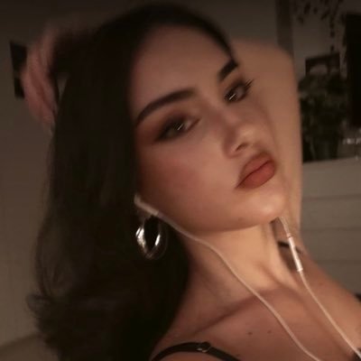 1c7r_'s profile picture. قمر تفرّد بالمَحاسن كلِّها .| @c_7_l