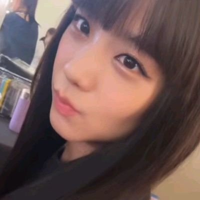 whalesyui's profile picture. Abraço-te com todo o meu fervor revolucionário