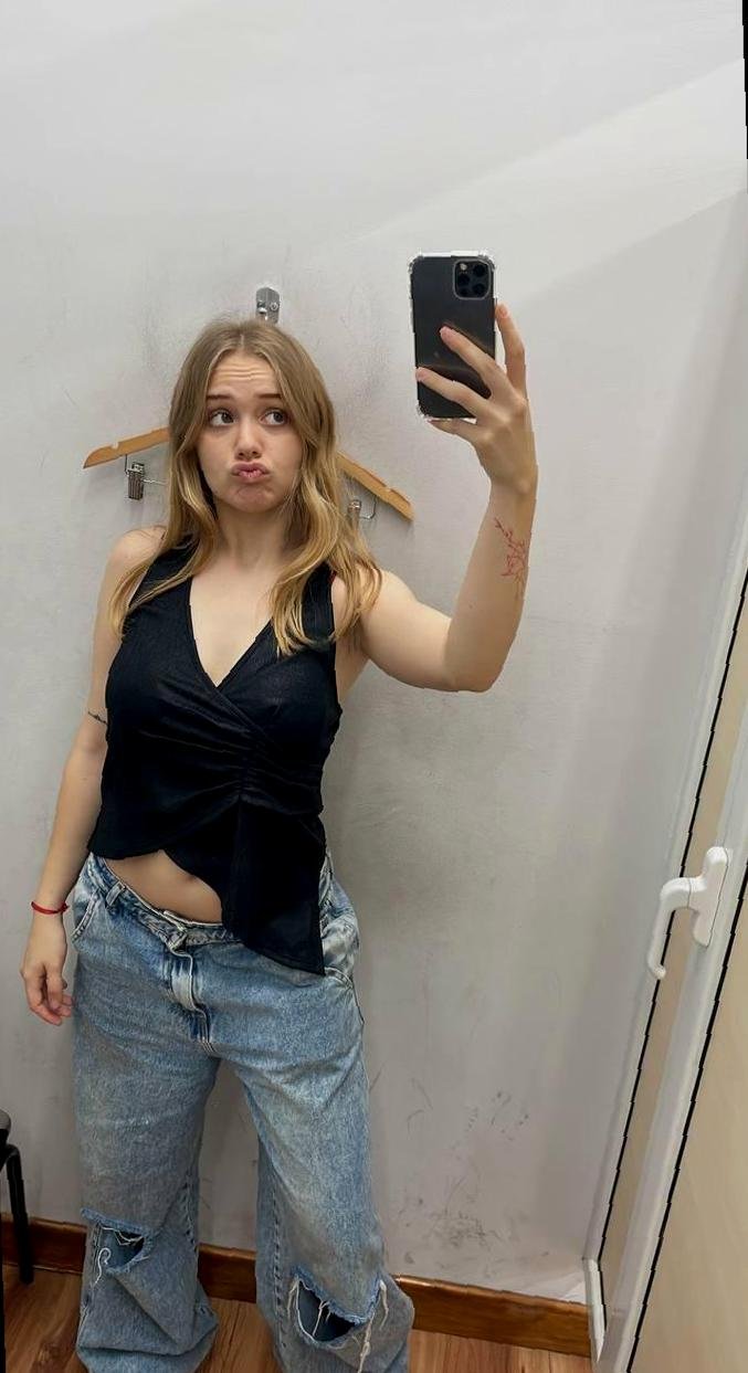 RoaD79he_e's profile picture. 21 🤍 resurrected bc my old page went kaboom :/ socio? pasta witch ngl 🍝