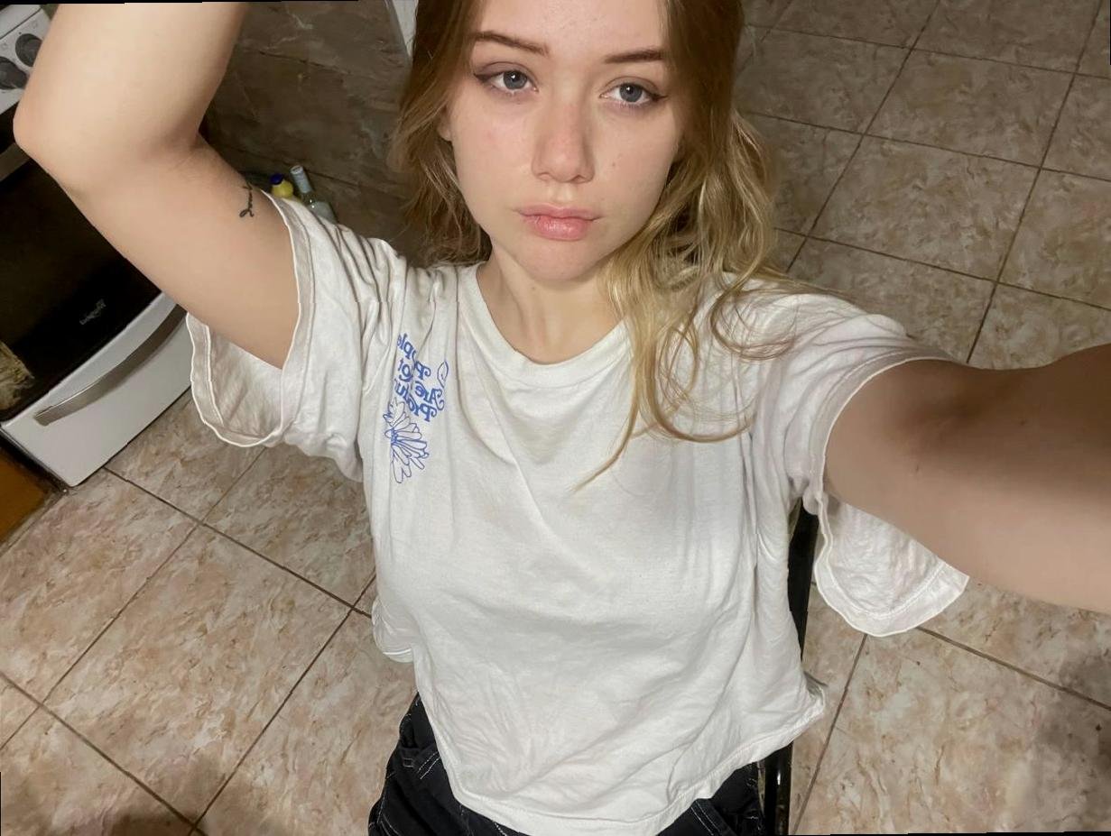 BrancH_2ob's profile picture. 21 🤍 old page got eaten by a glitch :/ taco sociologist 📚 chaotic boba girl ngl 😭