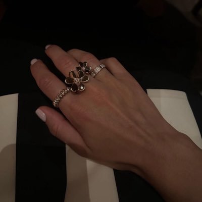 mydeteriora's profile picture. ّ