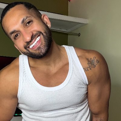 DJJuniorBulacha's profile picture. Your favorite 🍫is here👇🏿