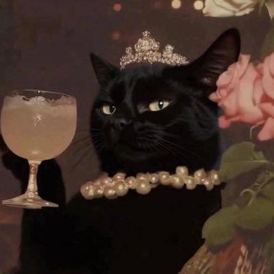 _prettymesss's profile picture. A soul learning sabr in a loud world.