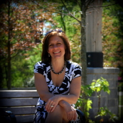 Managing editor of http://t.co/RLQdw6CZ5I by day; wife, mom, animal lover, baker, master gardener, garden coach and DIY project instigator the rest of the time.