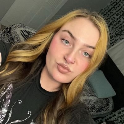 Lusyanasianturi's profile picture. Inbox Me For Christmas Stuff 🎄 ☺