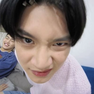 astonholixz's profile picture. that one oomf who don't play about txt and choton