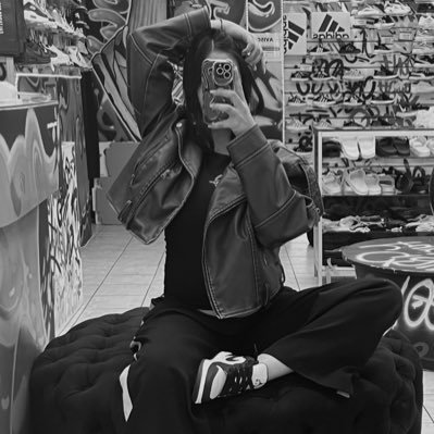 ddenisevasquez's profile picture. 💚🤍🖤