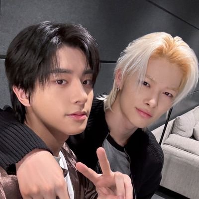 Red_Rose1511's profile picture. 