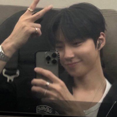 zuzsle's profile picture. — social media seller, x twitter, ig, instagram, tiktok !