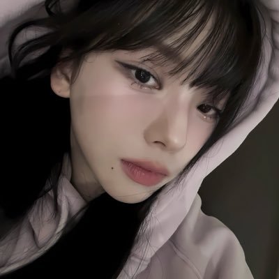 inv3rnuz's profile picture. drowning in stardust