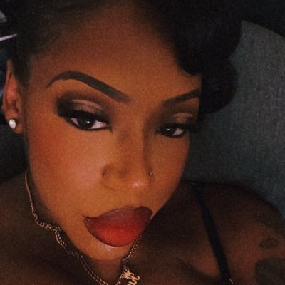 _xoxoDi's profile picture. ♉️ | Bartender | KYRIE💙