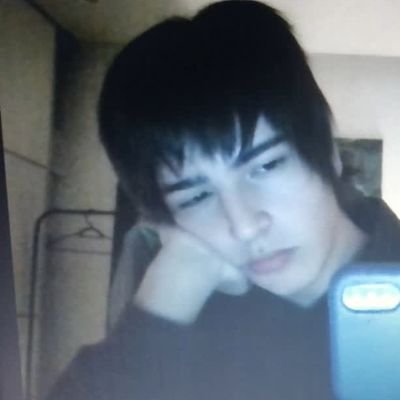 roomiuuki's profile picture. is it better to speak or to die?